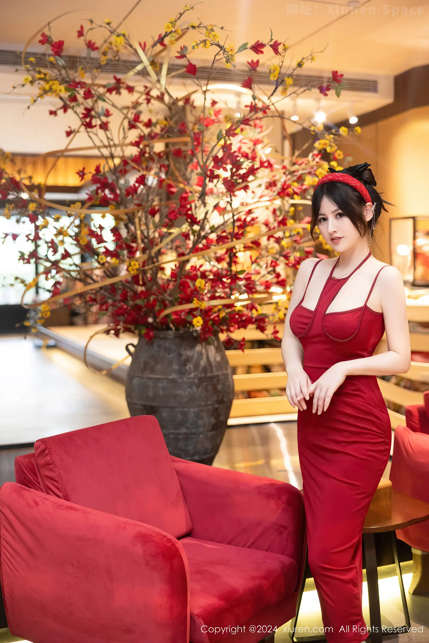 图片[2]-[XiuRen秀人网]VOL.8078 模特诗诗kiki新年主题性感红色情趣短裙配黑丝吊袜迷人诱惑写真78P-秀人网官方网站